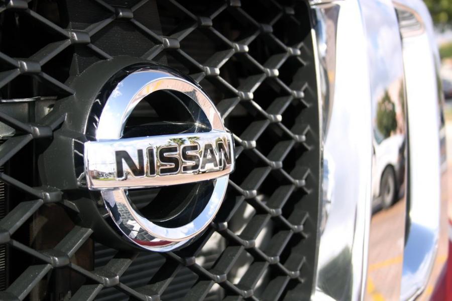  Nissan NV2500 HD 2012 года  (фото 2 из 38)